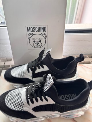 Zapatillas Moschino Negras y Plateadas