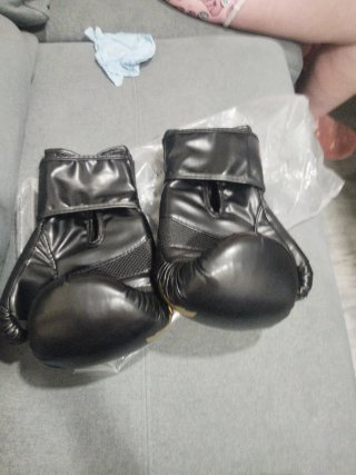 Guantes Boxeo Venum Negro/Dorado Nuevos. 10 onzas
