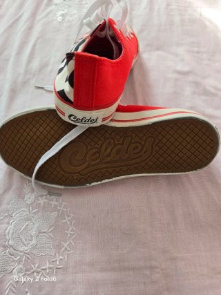 Zapatillas Celdes Talla 41