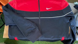 Giubbotto sportivo Nike rosso e nero