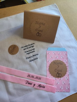 Pañuelo bordado Novio y lazos personalizados