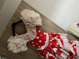 Traje de flamenca rojo con lunares blancos y borda