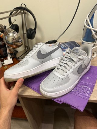 Nike Air Force 1 grises y blancas