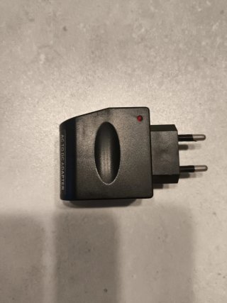 Adaptador Corriente AC a DC Negro