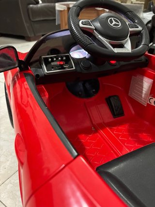 Coche eléctrico infantil Mercedes AMG - con mando