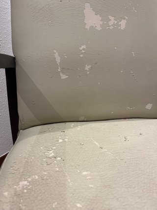 Sillón Beige Cuero y Madera por tapizar!