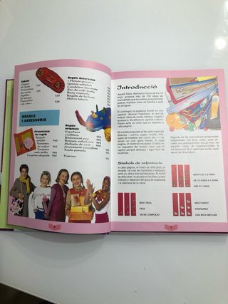 El Llibre de les nenes activitat, bricolatge, c...