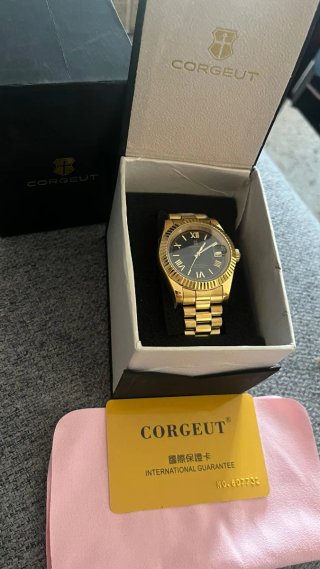 Reloj CORGEUT Dorado y Negro
