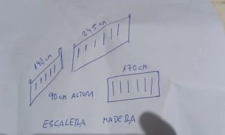 Baranda de escalera blanca y madera