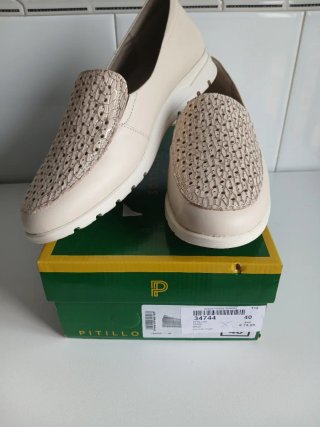 Zapatos Pitillos Beige y Dorado