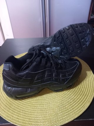 Nike Air Max 95 Negras Algo negociable