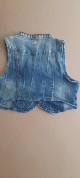 Chaleco vaquero Bershka corto