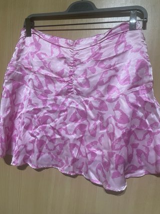 Falda satinada rosa con estampado