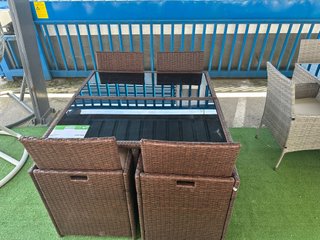 MESA TERRAZA CON SILLA Y PUFS