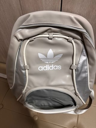 Mochila Adidas Gris y Plateada