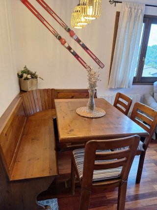 Banco esquinero madera + mesa + 3 sillas