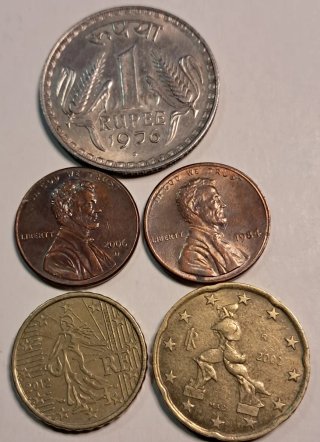 Lote 5 monedas: 1 Rupia India 1976, 2 Pennies USA,