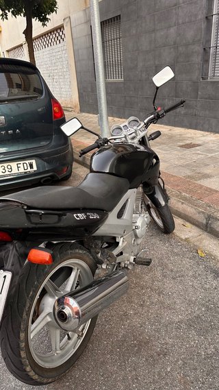 Honda CBF250 Negra