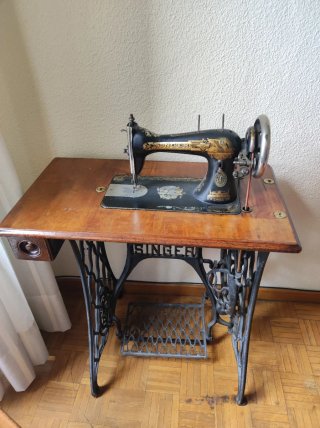 Máquina de coser Singer antigua