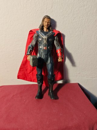 Muñeco Thor con Mjolnir