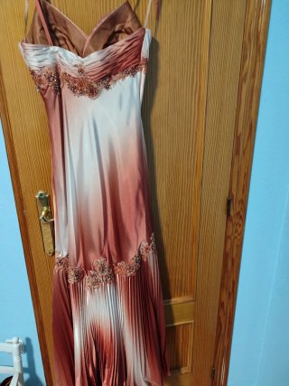 Vestido de fiesta rosa y blanco