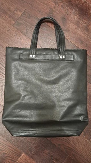 Bolso de cuero negro marca '5 Preview'