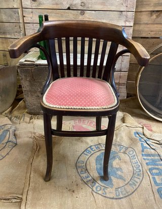 Silla antigua Thonet tapizada