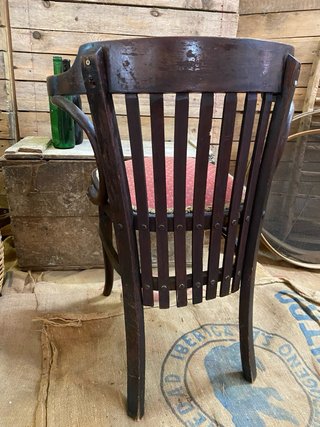 Silla antigua Thonet tapizada