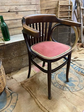 Silla antigua Thonet tapizada