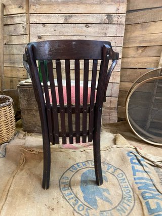 Silla antigua Thonet tapizada
