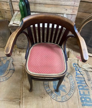 Silla antigua Thonet tapizada