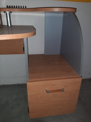 Secretária com gaveta e arrumação