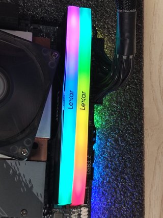 Kit RAM DDR5 32GB 6400 CL30 RGB Lexar ARES