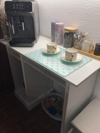 Mesa de comedor blanca y madera