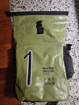 Mochila impermeable verde