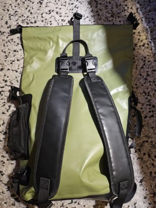 Mochila impermeable verde