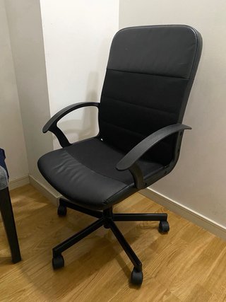 Silla de oficina negra