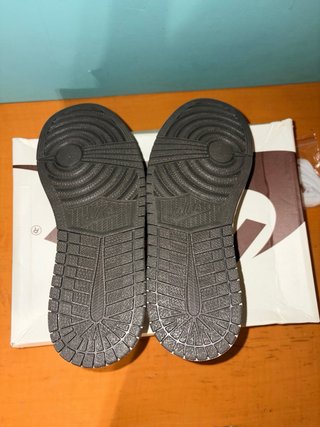 Zapatillas Jordan Marrones y Blancas