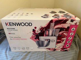 Robot de cocina Kenwood con accesorios