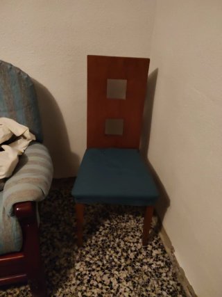 Mesa y 4 sillas de comedor