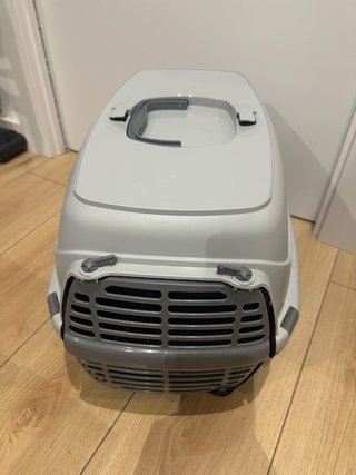 Transportín para gato gris y blanco