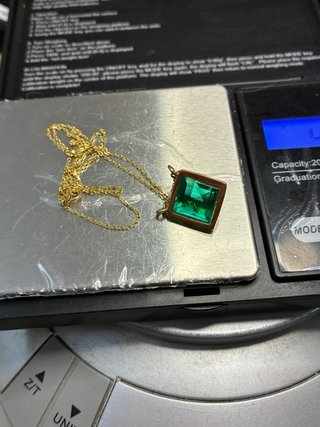 Cadena Oro 18k con Esmeralda 8.20 Ct