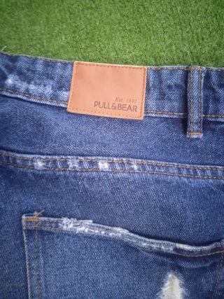Pantalón corto vaquero Pull and Bear agujeros T42