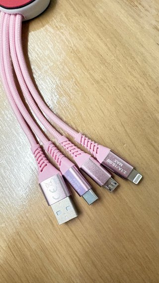 Portachiavi cavo ricarica cuore rosa