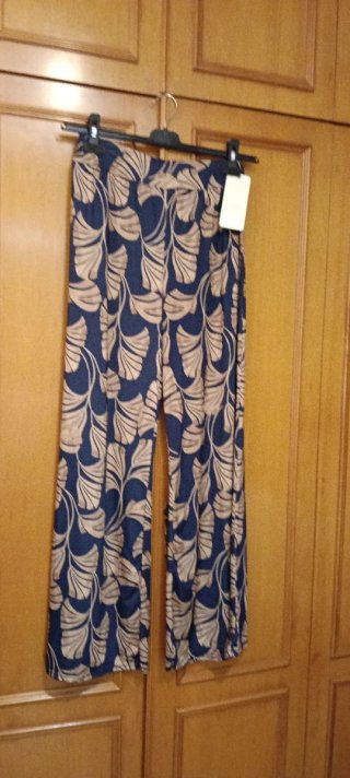 Pantalones LISA STYLE estampado hojas