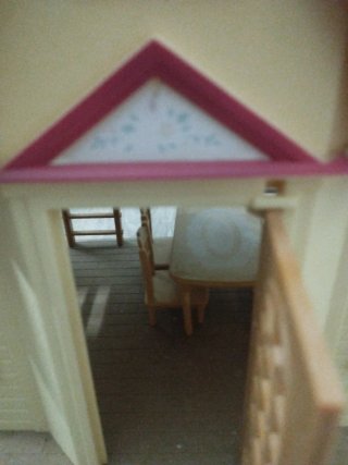 Casa Sylvanian Families con accesorios.