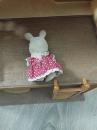Casa Sylvanian Families con accesorios.
