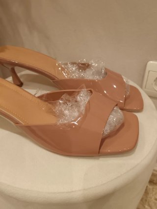 Sandalias Beige Talla 38 (Sin Estrenar)
