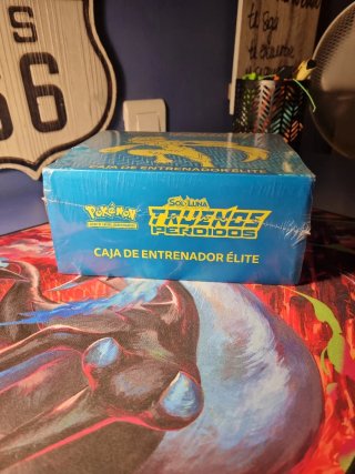 ETB Pokémon Truenos Perdidos (Español)