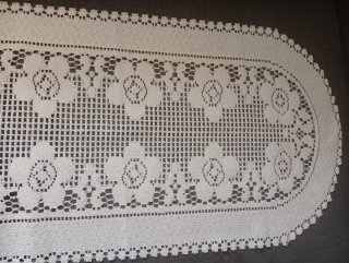 Mantel de encaje vintage ovalado